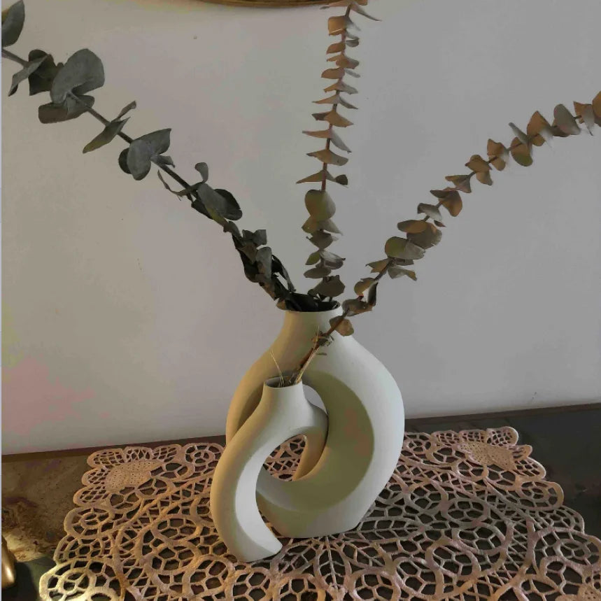 Hugging Couple Vase Set – Modern Home & Office Decor