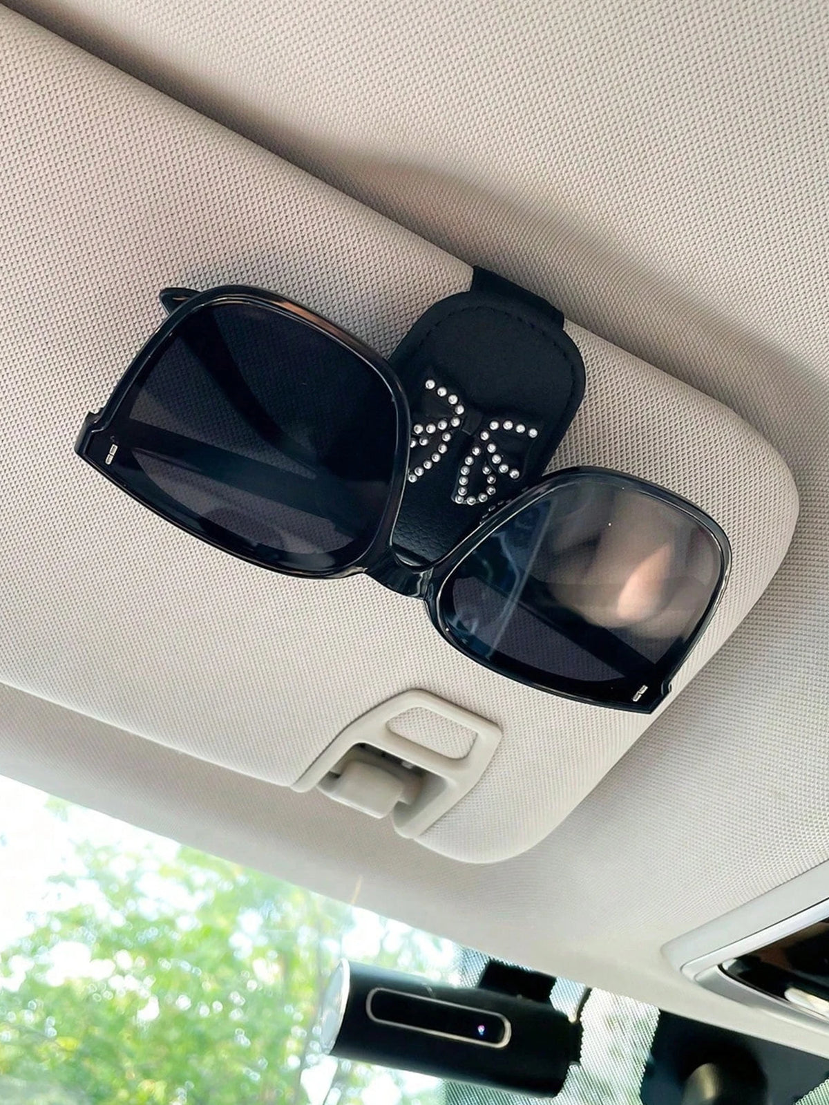 Pink Rhinestone Car Sun Visor Glasses Clip – Cute Bow Tie Holder